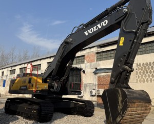 Excavadora de cadenas Volvo EC480 usada de 48 toneladas, motor original, capacidad de cazo de 3.03m, modelo 2024, pocas horas de uso, 1 año de garantía. - Product Image 2