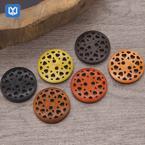 Botón de madera redondo natural hueco grabado con láser, ecológico, con 2 agujeros, <span class=keywords><strong>para</strong></span> <span class=keywords><strong>ropa</strong></span>, abrigos, camisas y suéteres, al por mayor - Product Image 1
