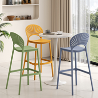 Tabouret de bar en plastique avec dossier en forme d'éventail |   Chaise de bar haute tout-en-un, colorée et moderne, pour cuisine, café, restaurant