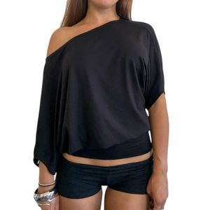 Ensemble 2 pièces sexy pour femme : crop top dos nu à nouer avec manches chauve-souris et short taille haute, noir, idéal pour les soirées estivales - Product Image 1