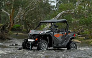 รถอเนกประสงค์ ZFORCE 800 Trail ขนาด 800 ซีซี ระบายความร้อนด้วยน้ำ เครื่องยนต์ V-Twin ได้รับการรับรองมาตรฐาน EEC EPA พร้อมวินซ์ยกของ 3250 ปอนด์ - Product Image 2