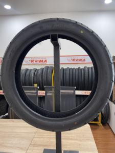 ยางสกู๊ตเตอร์แบบไม่มียางใน KUMATIRE K214A ผลิตในเวียดนาม ขนาด 90/90-14 และ 100/90-14  ยึดเกาะถนนได้ดีขึ้น - Product Image 3