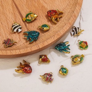 Breloques <span class=keywords><strong>poisson</strong></span> en acier inoxydable plaqué or 18K pendentif <span class=keywords><strong>poisson</strong></span> émail mignon breloque hirondelle <span class=keywords><strong>poisson</strong></span> rouge <span class=keywords><strong>poisson</strong></span> <span class=keywords><strong>papillon</strong></span> pour la fabrication de bijoux - Product Image 2
