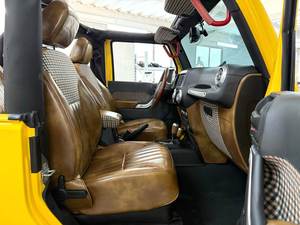 <span class=keywords><strong>Jeep</strong></span> <span class=keywords><strong>Wrangler</strong></span> Sahara Grand espace de chargement Conduite à gauche Boîte de vitesses automatique Turbo Diesel Prix compétitif pour véhicule d'occasion - Product Image 4