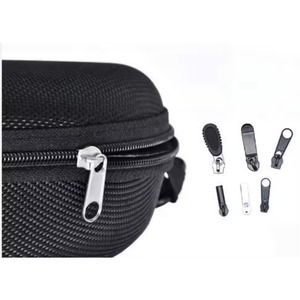 Estuche para Gafas de Sol Impermeable y Colorido, con Cierre y Gancho, Portátil para Viaje, de EVA Negra, Venta al Por Mayor, Muestra Gratis - Product Image 5