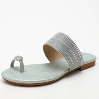 Sandales plates à anneau d'orteil pour femmes, style mode, avec strass et lanière large métallique, bout ouvert, pour l'été, vente en gros
