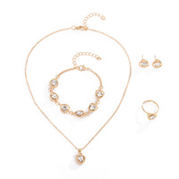 Parure quatre pièces en alliage sertie de diamants, collier, boucles d'oreilles, bague et bracelet en forme de cœur, bijoux transfrontaliers pour un style européen chic