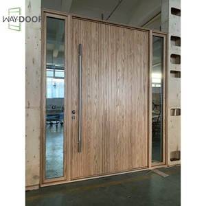 Cửa xoay gỗ nguyên khối cao cấp làm từ gỗ sồi và gỗ gõ đỏ, có 2 cửa phụ bên hông, cửa ra vào chính bằng gỗ. - Product Image 5