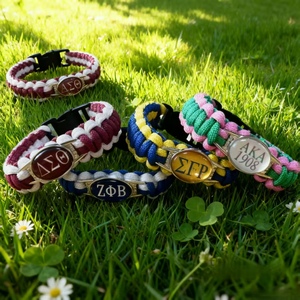 Bracelet de survie en corde tressée personnalisable AKA Delta Zeta SGR Sorority/Fraternity Lettres grecques - Product Image 1