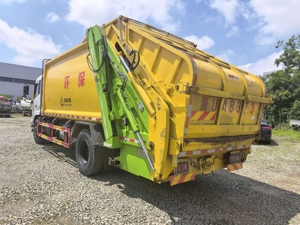 Camion poubelle à compression lourde Dongfeng Tianjin avec compacteur hydraulique hermétique pour l'assainissement urbain - Product Image 3