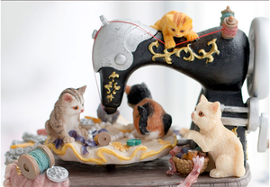 <span class=keywords><strong>Dessin</strong></span> <span class=keywords><strong>animé</strong></span> rétro envoyer fille cadeau d'anniversaire <span class=keywords><strong>de</strong></span> Noël machine à coudre chat boîte à musique boîte à musique personnalisée <span class=keywords><strong>chanson</strong></span> - Product Image 6