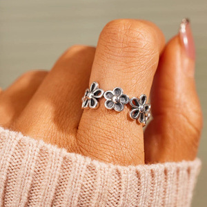 Anello Floreale Vintage da Donna, Chic e Minimalista, Stile Giardino di Fiori, Gioiello alla Moda, Idea Regalo - Product Image 2