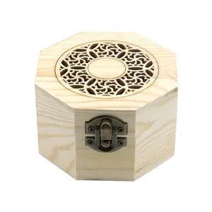 中空の刻まれたパターンのふたが付いている未完成の八角形の木製の宝石箱