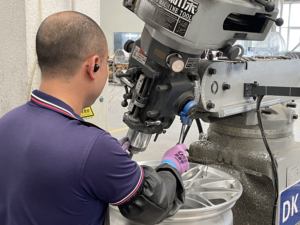 ล้อแม็กซ์อะลูมิเนียมอัลลอยด์แบบเว้าสั่งทำพิเศษ ขนาด 17 <span class=keywords><strong>18</strong></span> 19 20 22 24 นิ้ว 5x112 5x127 5x114.3 โมโนบล็อก <span class=keywords><strong>สี</strong></span>ทอง สำหรับรถบีเอ็มดับเบิลยู เอ็ม2 เอ็ม3 เอ็ม4 เอ4 บี8 เอ6 ซี7 - Product Image 4