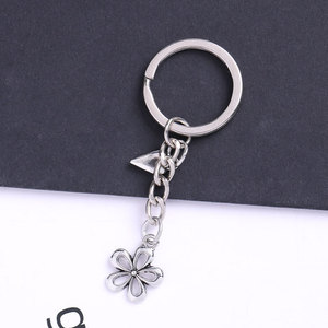 Porte-clés transfrontaliers en forme de fleur et de cœur, porte-clés porte-bonheur, pendentifs polyvalents pour sacs et clés de voiture - Product Image 3