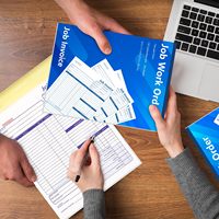 Formulaires de bons de travail personnalisés Formulaires de factures d'emploi Livre de reçus de factures d'entrepreneur Livre de reçus de 8.5*11 pouces Formulaires autocopiants en 2 parties