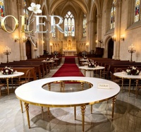Table de salle à manger ronde creuse Oler Premium Full Moon avec support en métal doré et plateau blanc – Mobilier pour mariages, hôtels, banquets et événements