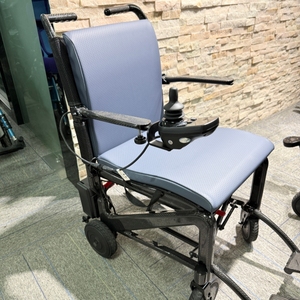 <span class=keywords><strong>Silla</strong></span> de Ruedas Eléctrica Ligera de Fibra de Carbono de 11 kg <span class=keywords><strong>con</strong></span> Motor sin Escobillas, <span class=keywords><strong>Silla</strong></span> de Ruedas Eléctrica Tipo Maleta de Fibra de Carbono - Product Image 3