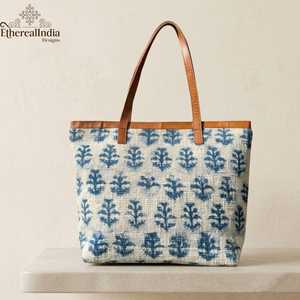Sac fourre-tout bohème bleu fait main en coton imprimé au bloc indigo avec poignée en cuir – Vente en gros, export Inde - Product Image 4