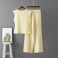 Nouvel ensemble d'été chic : haut tricoté sans manches et pantalon large, ensemble deux pièces tendance pour femme, idéal pour le quotidien, en cachemire.