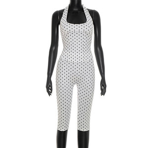 Conjunto Sexy de Verano 2026 para Mujer: Top Corto sin Mangas con Cuello Halter y Cordones, Pantalones Capri Ajustados con Estampado de Puntos - Product Image 4