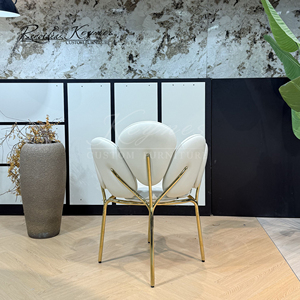 Silla de Comedor de Metal de Lujo con Brazos, Diseño Nórdico Creativo de Keynes, Tapizada en Terciopelo, para Bodas y Banquetes - Product Image 6