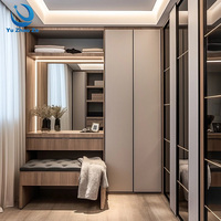 Système de dressing moderne de luxe sur mesure avec solution de rangement haut de gamme et design intérieur élégant pour projets de villas