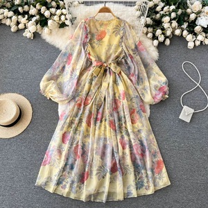 Au début du printemps nouvelle robe imprimée de fleurs avec des plis profonds à manches lanterne en V jupe mi-longue coupe-vent en coton anti-rides - Product Image 2