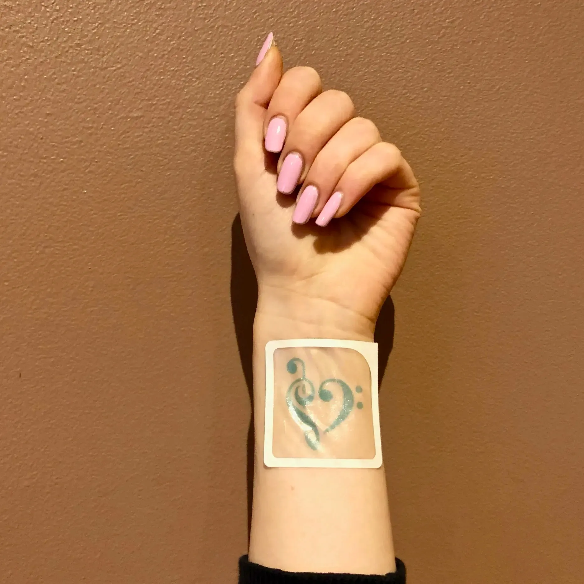 Tatuagem personalizada com caixa de tinta com seu próprio design, adesivo de tatuagem semipermanente sem água, realista e natural, para agora