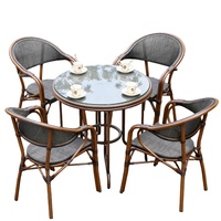 Ensemble de table et chaises de salle à manger d'extérieur moderne avec structure en alliage d'aluminium, tissu imperméable - Durable pour la villa, la cour, le jardin, la terrasse