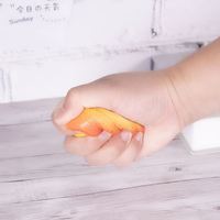 Peluche en mousse PU en forme de mangue avec logo personnalisé pour fruits à montée lente balle anti-stress