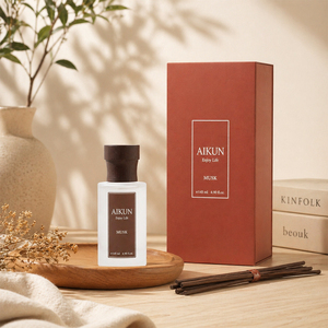 Diffuseur à bâtonnets Aikun en verre blanc carré de 145 ml, parfum personnalisé longue durée, faible MOQ, avec logo autocollant et boîte en fer forgé pour la maison - Product Image 1