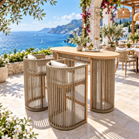 Collection de mobilier de bar d'extérieur Signature Coastal, ensemble table et tabourets en corde tressée faits à la main pour un espace de vie extérieur haut de gamme