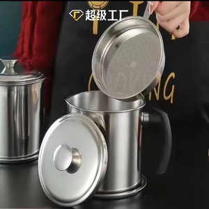 เหยือกกรองน้ำมันสแตนเลสพร้อมฝาปิด ฝาโลหะรูปทรงกระบอก ทนทานสำหรับใช้ในครัวเรือน - Product Image 1