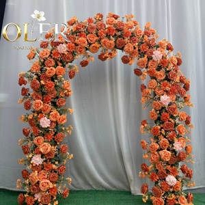 Arco Nuziale Artigianale di Lusso in Seta con Composizione Floreale Realistica di Rose Arancioni per Decorazioni Eleganti di Eventi, Sfondo per Palcoscenico e Decorazioni con Lanterne - Product Image 2