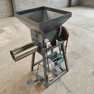Machine semi-automatique de remplissage de sacs pour la culture de champignons, adaptée au substrat en sciure de bois et en bois - Product Image 1