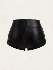 Shorts da donna in similpelle a vita alta, elasticizzati, con arricciatura laterale, lucidi, aderenti, modello Booty Shorts - Product Image 5