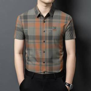 Nuovi Prodotti Primavera-Autunno: Camicia da Uomo in Fibra Tinta a Quadri Stile Papà - Product Image 1