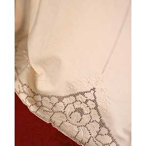 Mantel de Lino Siciliano Pietrochianese Color Marfil con 12 Servilletas Bordadas con Patrón Jacquard para Hoteles, Restaurantes, Bodas y Cenas - Product Image 4