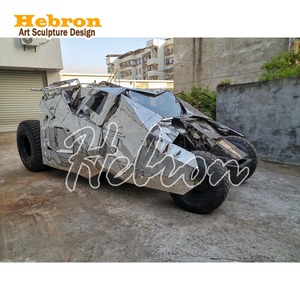 Décoration de sculpture sportive personnalisée pour parc d'attractions, en fibre de verre, en acier inoxydable, effet miroir, simulation de voiture de course de formule <span class=keywords><strong>Batman</strong></span> - Product Image 4