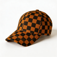 Gorra de béisbol de sarga de algodón ajustable con estampado a cuadros en toda la superficie y costura central de seis paneles, 216 colores, fabricante OEM