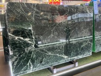 Marbre vert Puradas - Verde Alpi, pierre naturelle de luxe vert foncé à veines prononcées, idéale pour les comptoirs et les murs