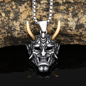 Yunnique – collier en acier titane pour hommes, masque à cornes dorées, pendentif en acier inoxydable, chaîne de pull, design rétro fantôme - Product Image 2