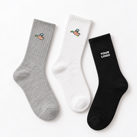 Chaussettes mi-mollet gris chiné personnalisées, logo brodé sur mesure, chaussettes en coton respirant pour la promotion de marque et le quotidien