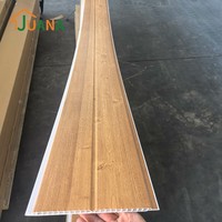 Panneau de plafond en PVC imperméable, ignifuge, résistant à l'humidité, facile à installer pour la décoration intérieure de salle de bain, cuisine, hôtel