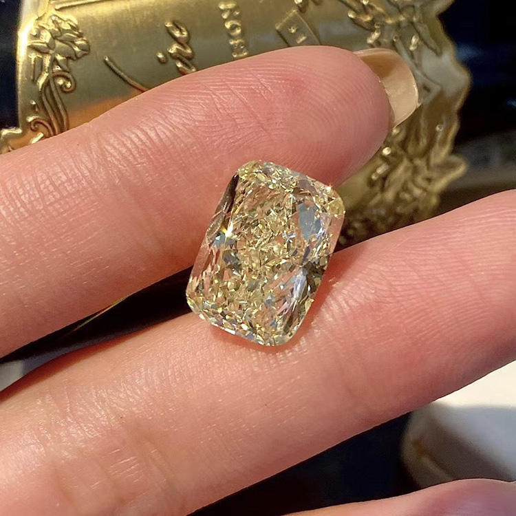4ct Main stone