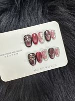 Faux ongles press-on faits main en marbre rose, motif floral 3D, feuille d'or, courts, carrés, réutilisables, personnalisables pour salons de manucure (vente en gros)