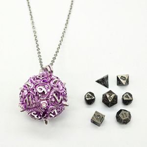 ชุดจี้ลูกเต๋าโลหะกลวง D20, ชุดอุปกรณ์เสริมเกม RPG แบบหลายเหลี่ยม 7 ชิ้น พร้อมสร้อยคอสำหรับผู้เล่นเกมบนโต๊ะ - Product Image 4