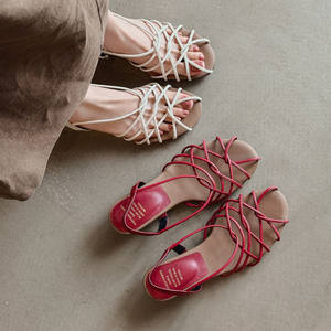 <span class=keywords><strong>Sandalias</strong></span> de piel de vaca blanca trenzada francesa de lujo para <span class=keywords><strong>mujer</strong></span>, diseño antideslizante para bodas, eventos, directo de fábrica, venta al por mayor, Verano - Product Image 6