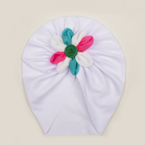 Gorros de bebé Xiximi con botones y flores, ropa de bebé recién nacido, gorros cómodos de <span class=keywords><strong>invierno</strong></span> para bebé, <span class=keywords><strong>gorro</strong></span> tipo pullover. - Product Image 2